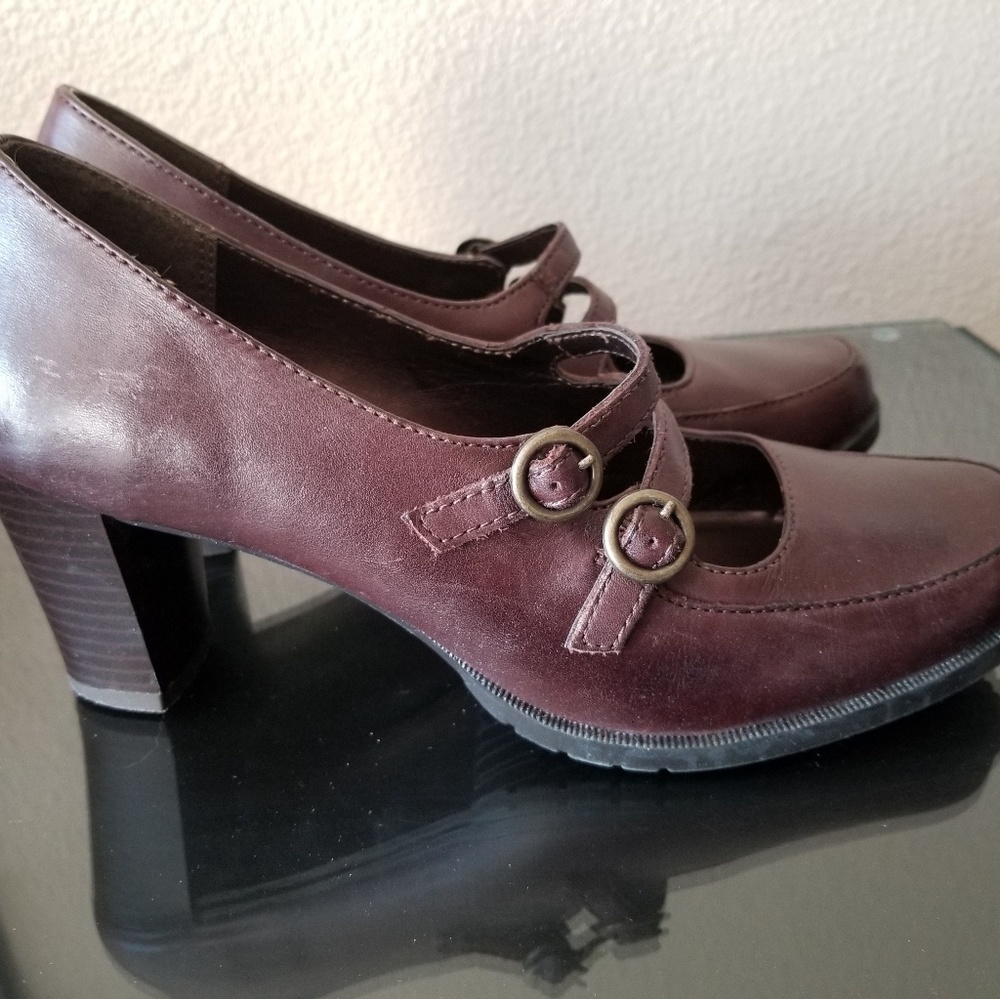 🌻Bass pumps..modern style but classic.